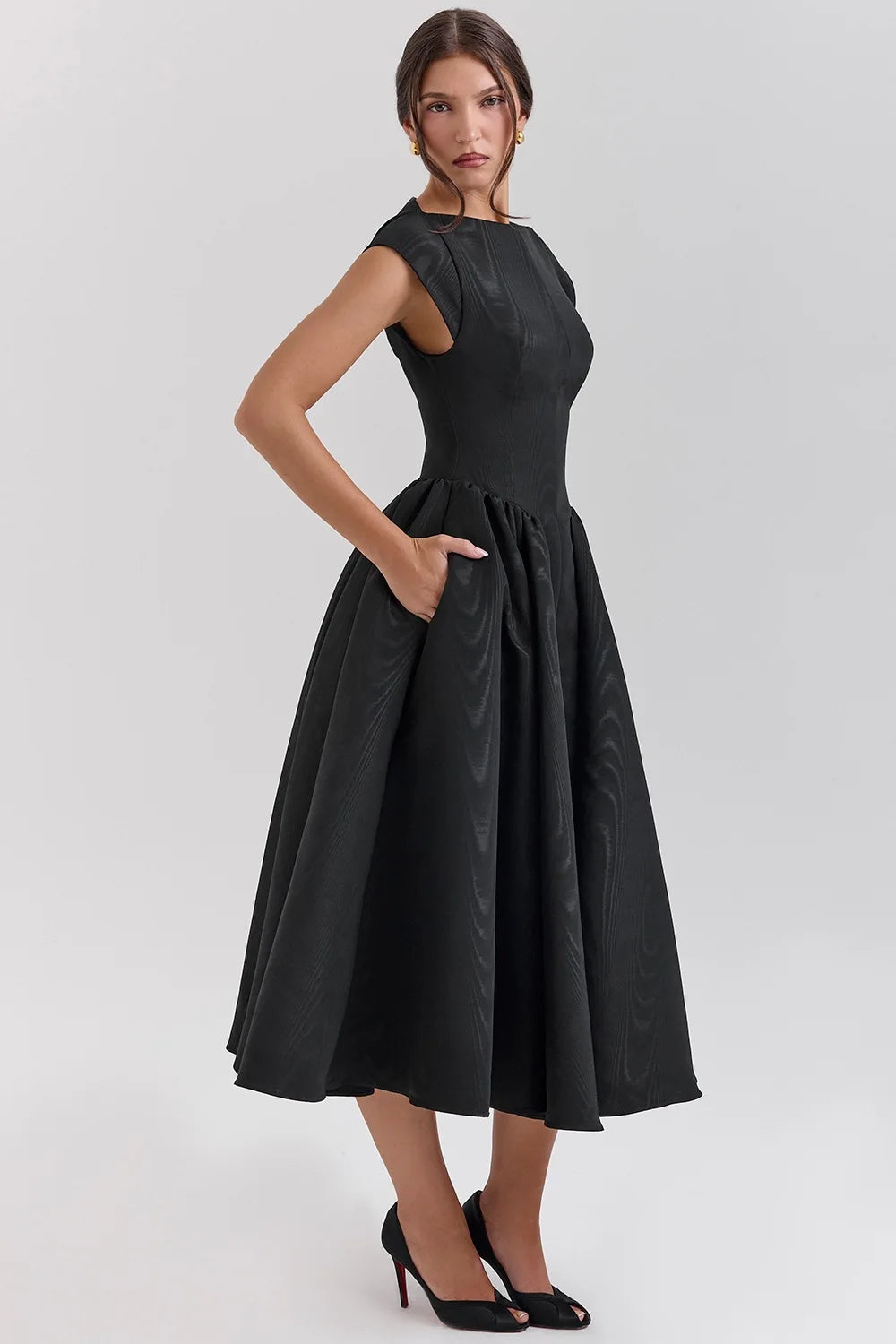 Elegant Sleeveless Maxi Dress – A-Line Pleated Party Gown